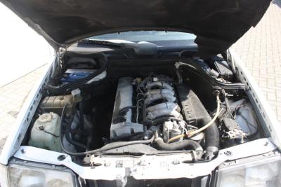 1985 Mercedes - Benz 200-serie