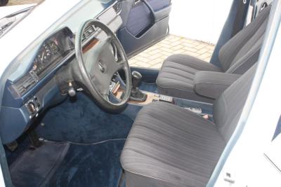 1986 Mercedes - Benz 200-serie