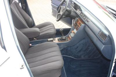 1986 Mercedes - Benz 200-serie