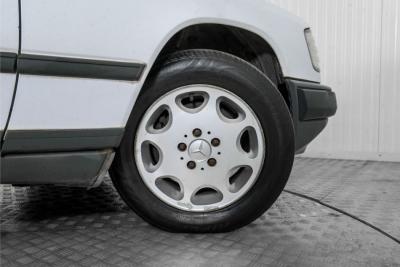 1986 Mercedes - Benz E-Klasse