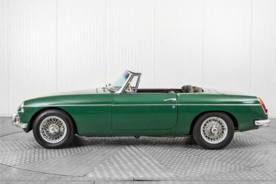 1965 MG B MGB 1.8 met overdrive , spaakwielen