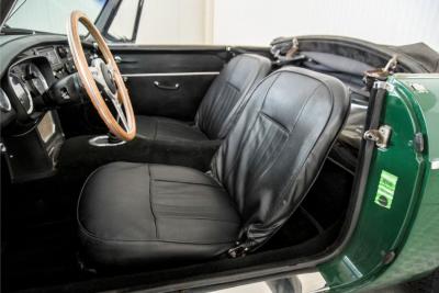 1965 MG B MGB 1.8 met overdrive , spaakwielen