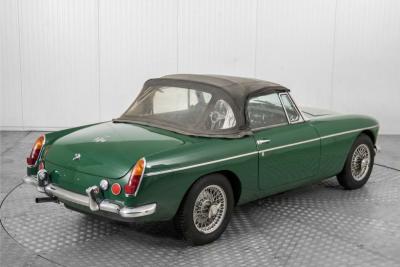 1965 MG B MGB 1.8 met overdrive , spaakwielen