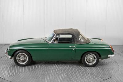 1965 MG B MGB 1.8 met overdrive , spaakwielen