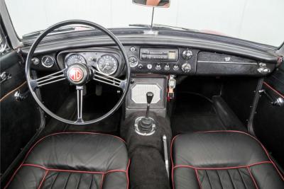 1966 MG B MGB overdrive chroom spaakwielen