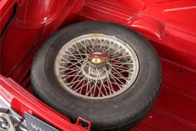 1966 MG B MGB overdrive chroom spaakwielen