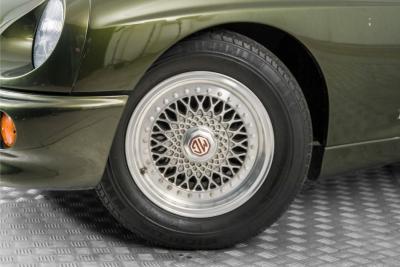 1991 MG RV8