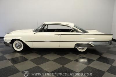 1961 Ford Galaxie Starliner
