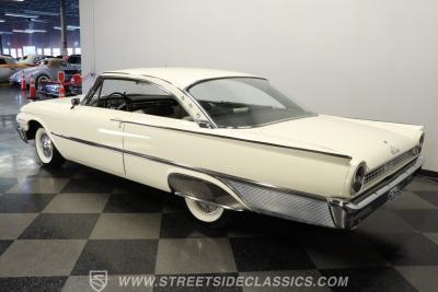 1961 Ford Galaxie Starliner