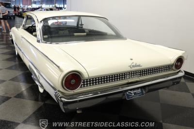 1961 Ford Galaxie Starliner