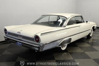 1961 Ford Galaxie Starliner