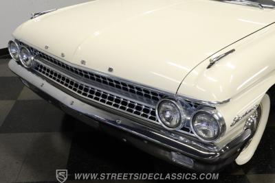 1961 Ford Galaxie Starliner