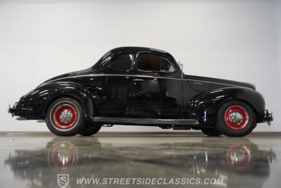 1940 Ford Deluxe Coupe