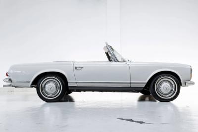 1967 Mercedes - Benz 250SL Pagode