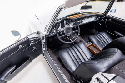 1967 Mercedes - Benz 250SL Pagode