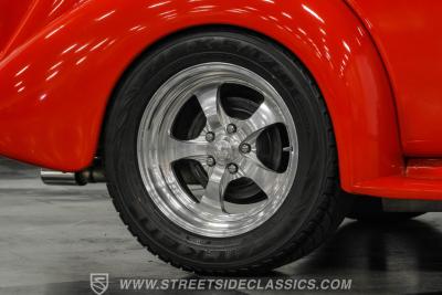 1937 Chevrolet Master Deluxe Sedan Street Rod