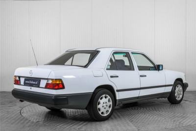 1986 Mercedes - Benz 200-serie