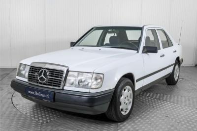 1986 Mercedes - Benz 200-serie