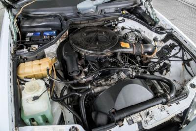 1986 Mercedes - Benz 200-serie