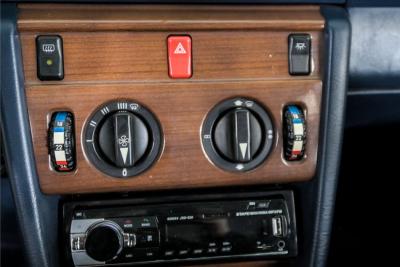 1986 Mercedes - Benz 200-serie