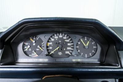 1986 Mercedes - Benz 200-serie