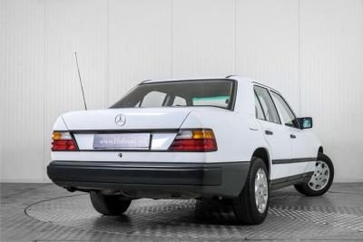1986 Mercedes - Benz 200-serie