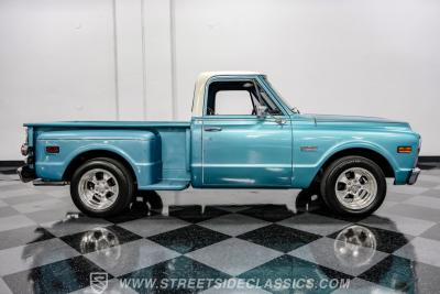 1969 GMC C10 Stepside Restomod