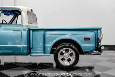 1969 GMC C10 Stepside Restomod