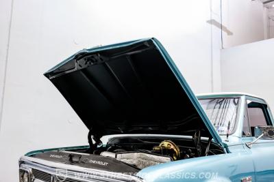 1969 GMC C10 Stepside Restomod