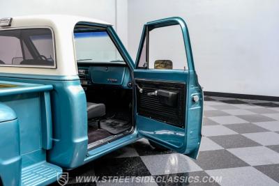 1969 GMC C10 Stepside Restomod