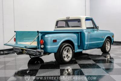 1969 GMC C10 Stepside Restomod