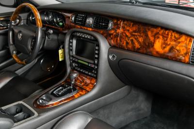 2004 Jaguar XJR SUPERCHARGED V8