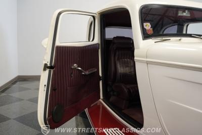 1933 Ford Victoria Restomod