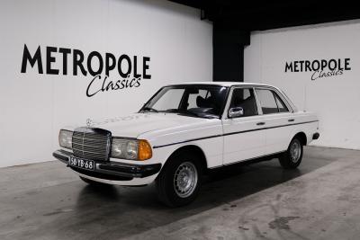 1977 Mercedes - Benz 200 series