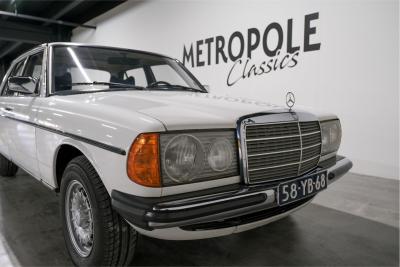 1977 Mercedes - Benz 200 series