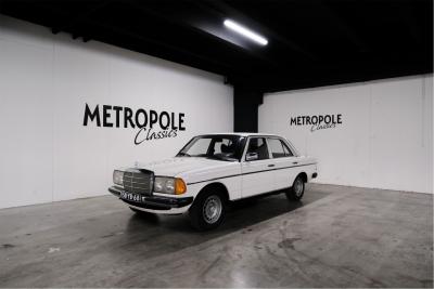 1977 Mercedes - Benz 200 series