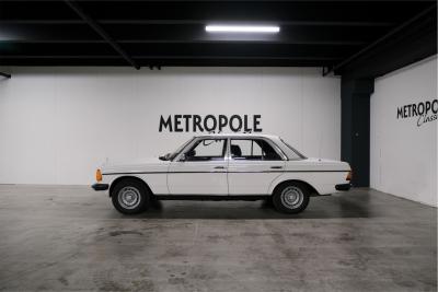 1977 Mercedes - Benz 200 series