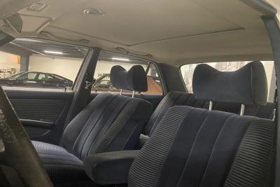 1977 Mercedes - Benz 200 series