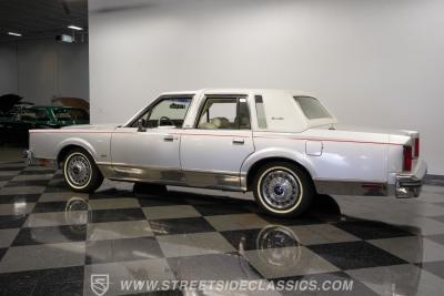 1984 Lincoln Town Car Signature Series