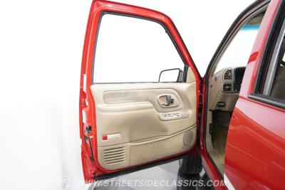 1999 Chevrolet Suburban 2500 4X4