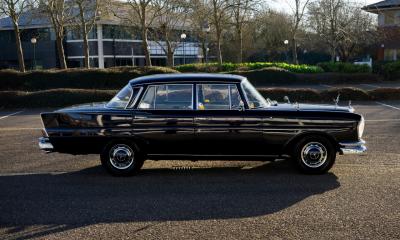 1966 Mercedes - Benz 220 SE Fintail