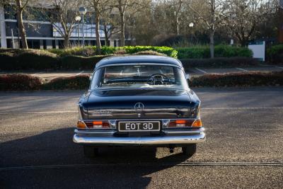 1966 Mercedes - Benz 220 SE Fintail