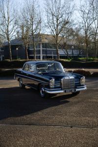 1966 Mercedes - Benz 220 SE Fintail