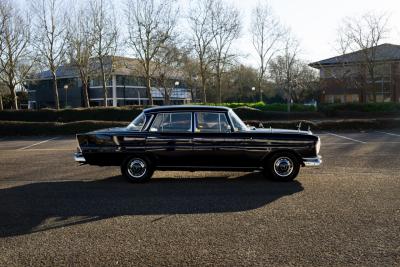 1966 Mercedes - Benz 220 SE Fintail