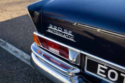 1966 Mercedes - Benz 220 SE Fintail
