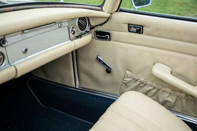 1969 Mercedes - Benz 280 SL Pagoda