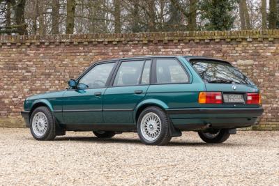1993 BMW 316i Touring &ldquo;Design (Individual) Edition&rdquo; with 47.000 kms