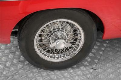 1966 MG B MGB overdrive chroom spaakwielen