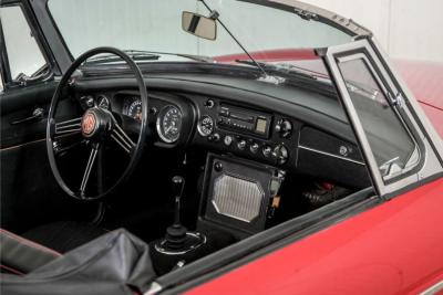 1966 MG B MGB overdrive chroom spaakwielen