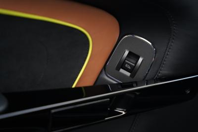 2017 Aston Martin V12 Vantage